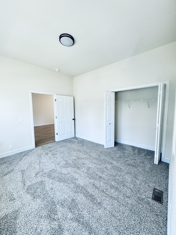 Building Photo - 106 Ridgeway St