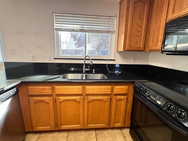 Foto del edificio - Amazing Roseville Home!