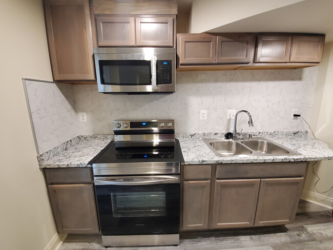 Building Photo - 16597 Badger Ct