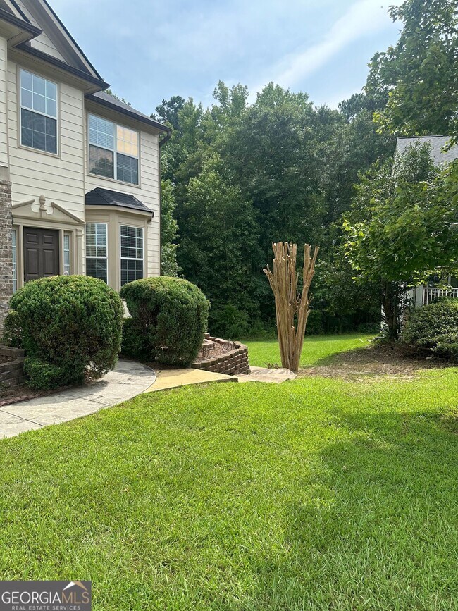 Building Photo - 711 Pine Grove Cir