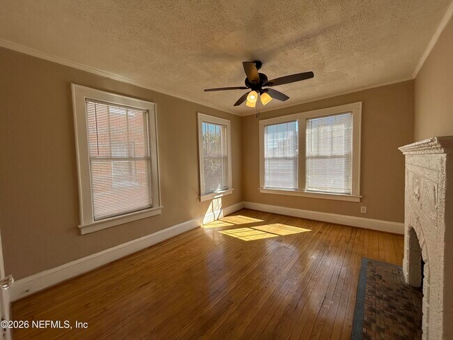 Building Photo - 2623 College St