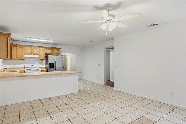 Foto del edificio - 519 W 6th Ave