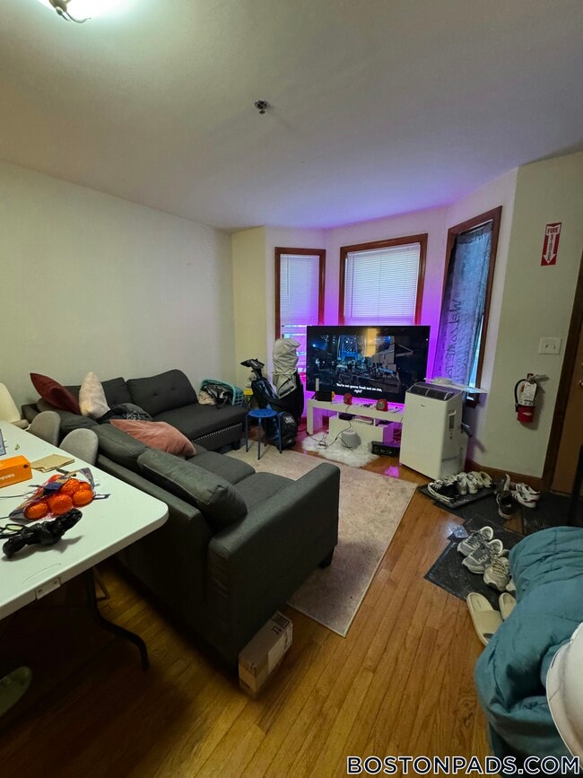 Foto del edificio - 102 Allston St