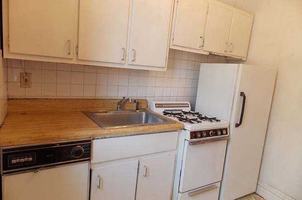 Building Photo - 65 Park Dr