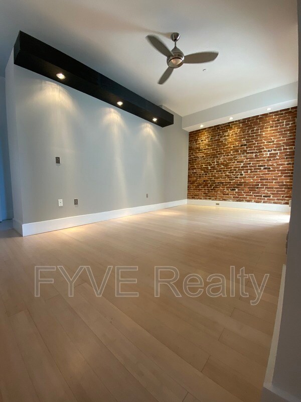 Building Photo - 106 Summit Ave