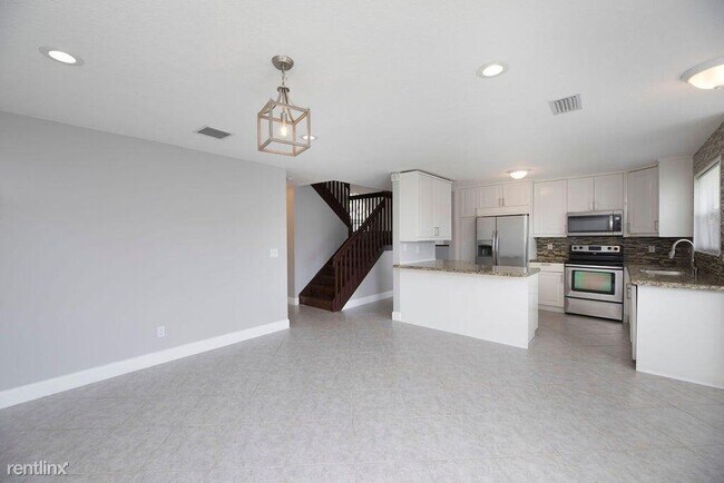Building Photo - 4 br, 3.5 bath House - 491 SW 182nd Way