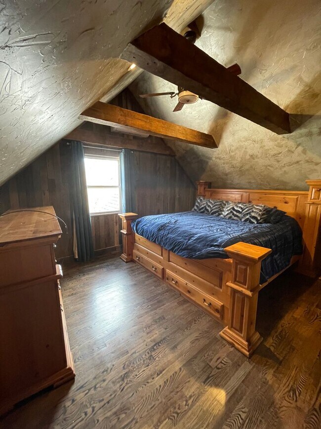Building Photo - Short Term Rental!Large home right  next t...