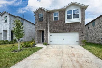 Building Photo - 724 Portina Dr