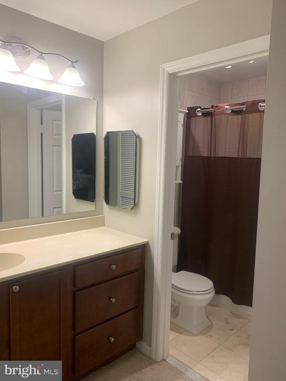 Foto del edificio - 5700 Chapman Mill Dr