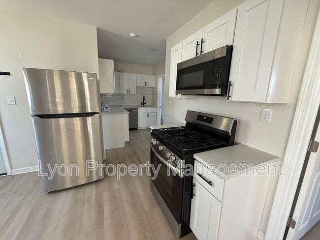 Building Photo - 204 Chapin Ave