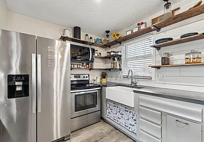 Foto del edificio - 12858 A St