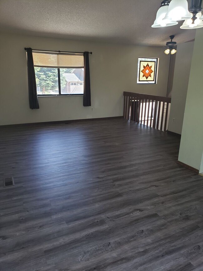 Foto del edificio - Great 3BD/2BA home on Heathercrest Drive