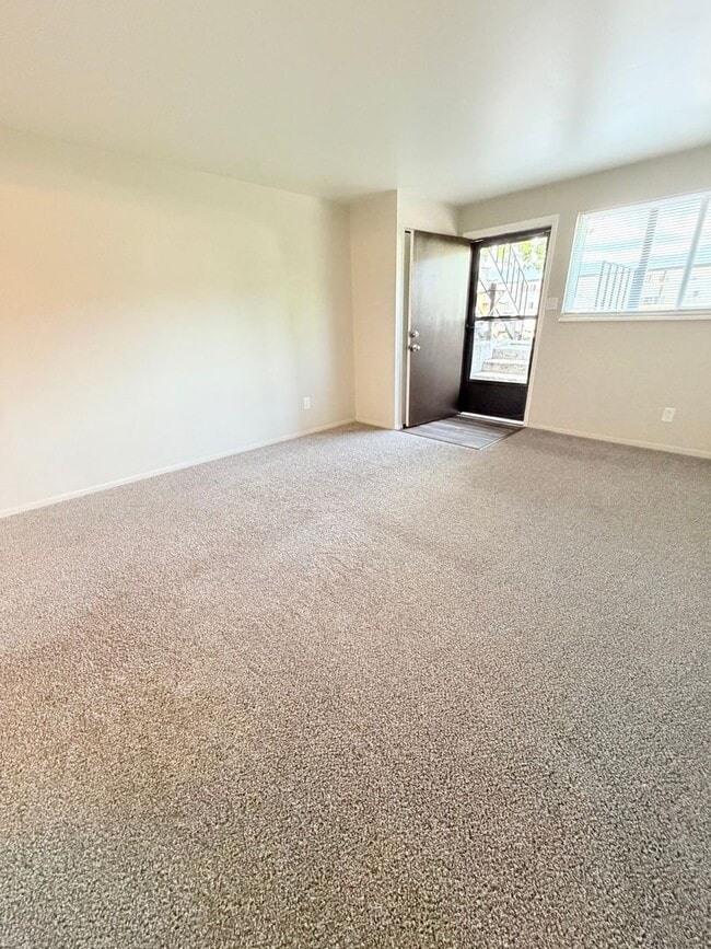 Building Photo - 1805 Eagle View Dr