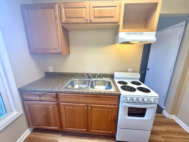 Building Photo - 476 Pawling Ave