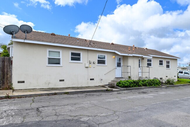 Building Photo - 50 Fir St