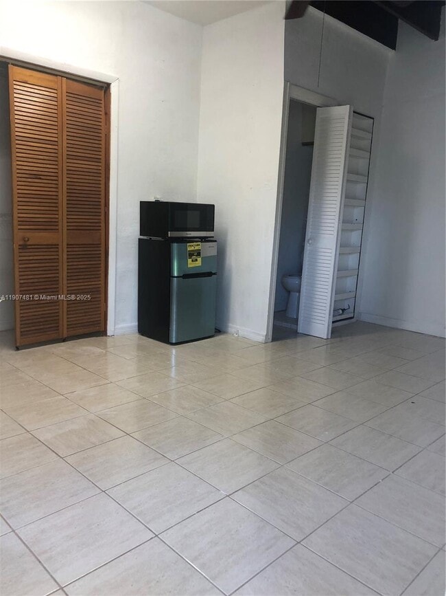 Foto del edificio - 1374 NE 176th St