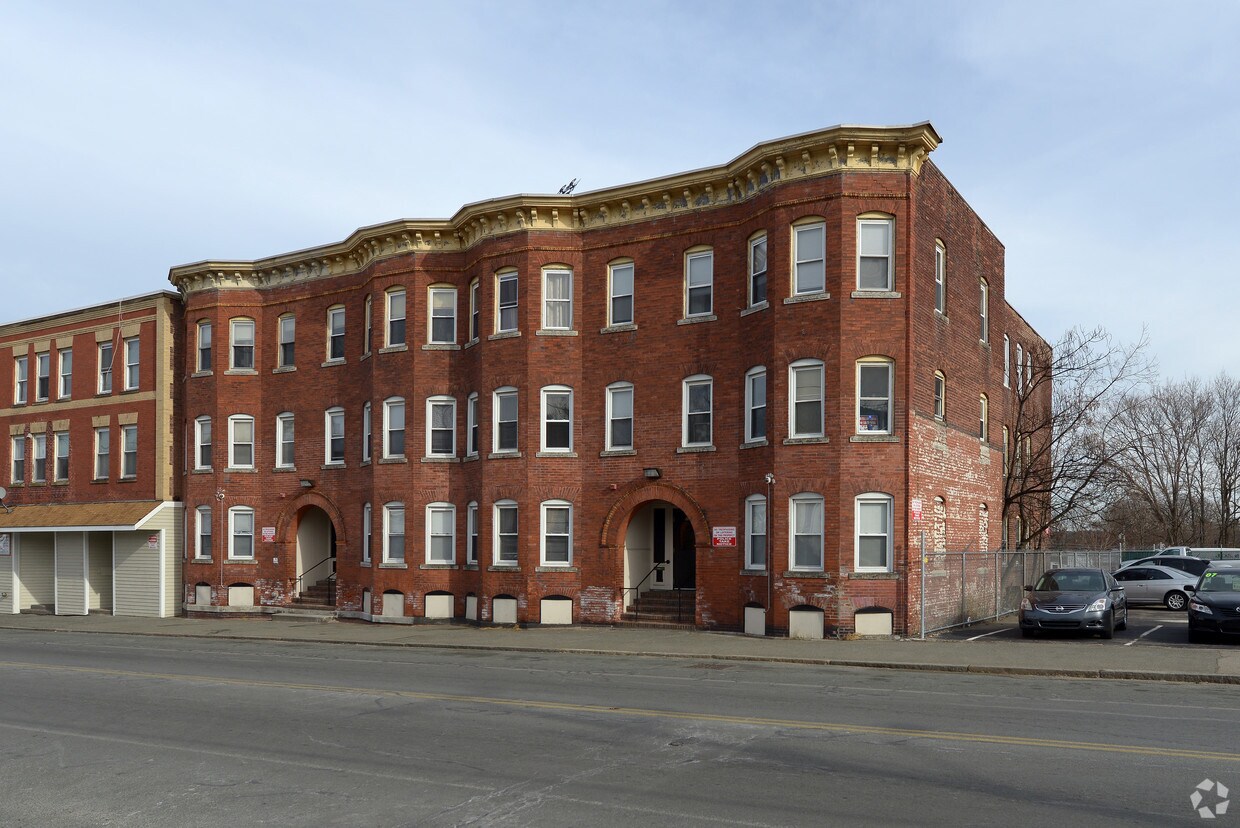Primary Photo - 193-197 N Main St