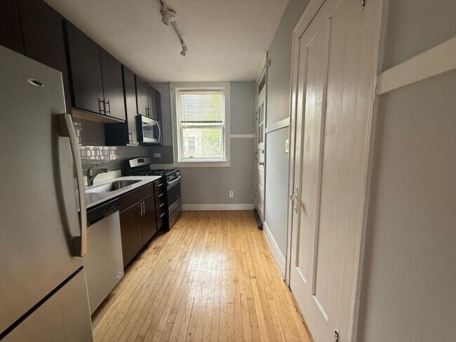 Foto del edificio - 2 bedroom in Chicago IL 60641