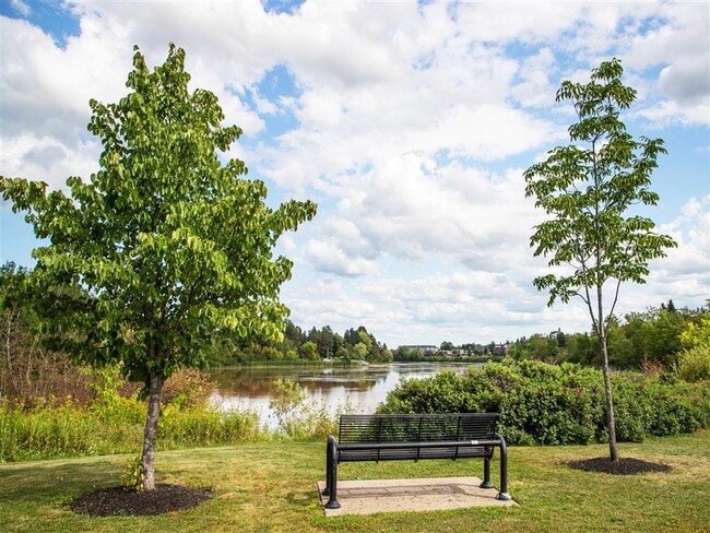 Building Photo - Lakeview Villas