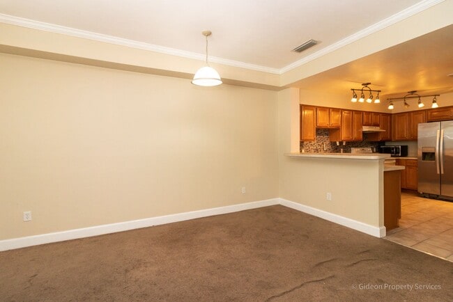 Building Photo - Charming 2 Bedroom 2.5 Bath Townhome in Be...