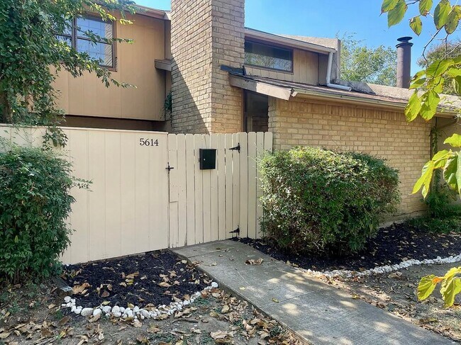 Foto del edificio - 5614 Harvest Hill Rd