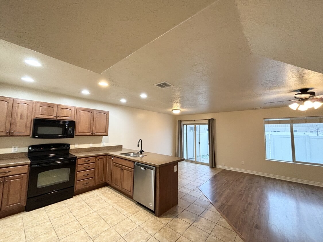 Photo - 1014 Village River Ln (Midvale, UT)