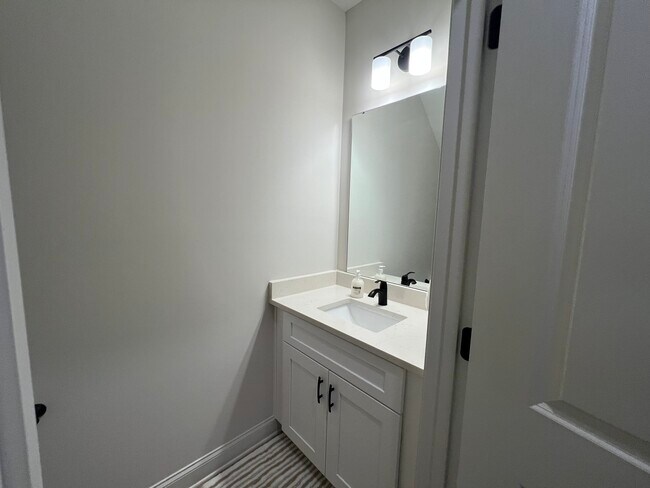 Foto del edificio - 4328 Woodwind St