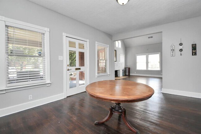 Foto del edificio - 2410 Cleburne St