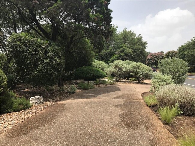 Building Photo - 9106 Bluegrass Dr