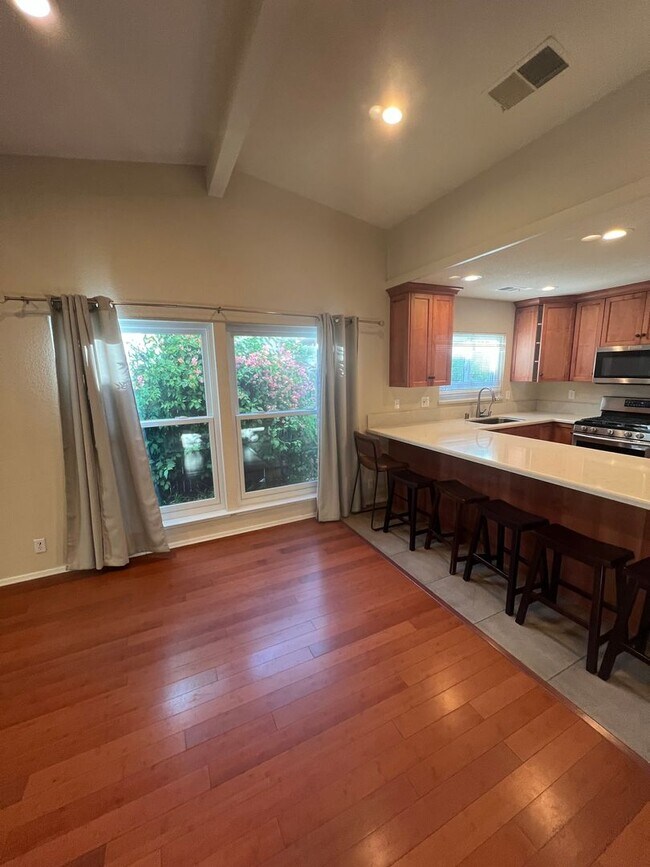 Foto del edificio - 3411 Seabright Ave