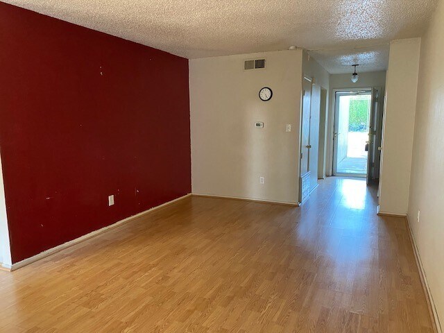 Building Photo - Central Austin Duplex in great location