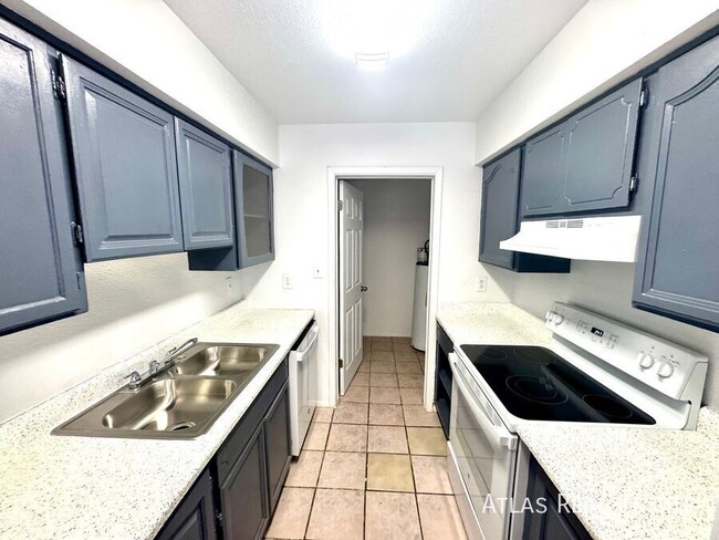 Photo - 104 W Inglewood St Apartment