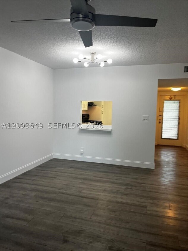 Foto del edificio - 8301 Sands Point Blvd