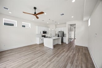 Building Photo - 443 Hahlo St