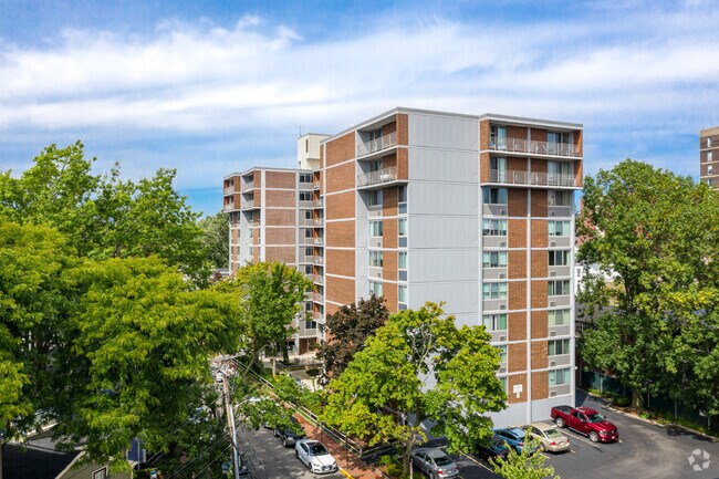 Foto del edificio - Cambridge Court Apartments 55+ Community