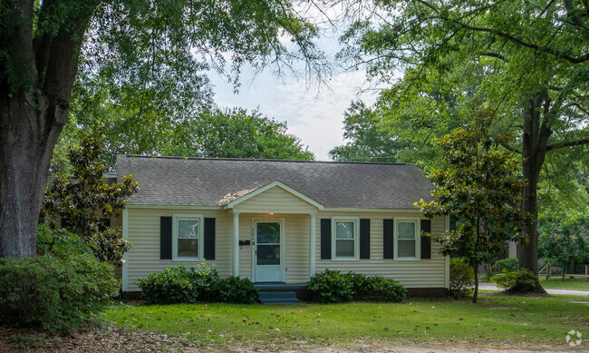 Building Photo - 724 Pembroke Ave