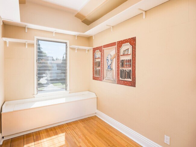 Building Photo - 223 S Gale Dr