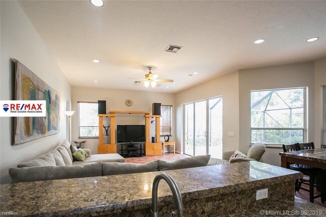 Building Photo - 5 br, 3 bath House - 3771 Oak Ridge Cir