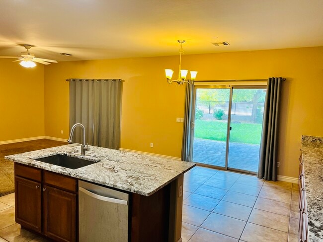 Building Photo - 1326 E Macaw Dr