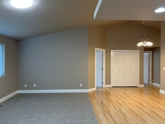 Foto del edificio - 3Bd/2Ba Single Story House - Available to View!