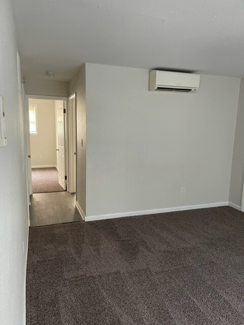 Foto del edificio - 2412 Azalea Garden Rd