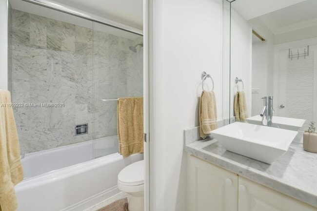 Building Photo - 1121 Crandon Blvd