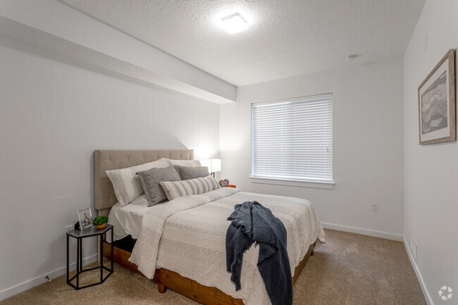 2BR, 2BA - 1,077SF - Village East Apartments & Townhomes
