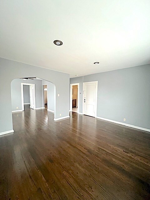 Building Photo - 2859 N Maplewood Ave