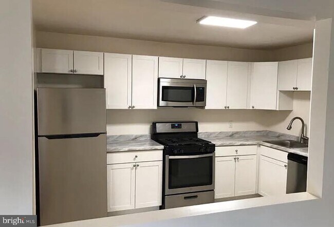 Foto del edificio - 884 Quince Orchard Blvd
