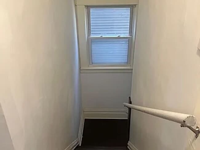 Foto del edificio - 317 E St Joseph St