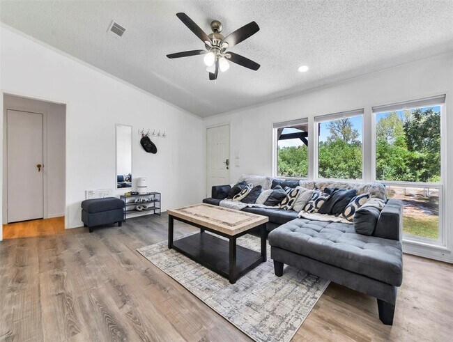 Foto del edificio - 336 River Oaks Dr