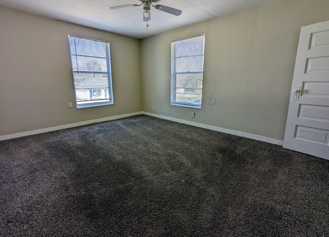 Building Photo - "Charming 3 Bed Duplex for Rent in Jackson...