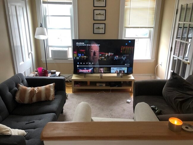 Building Photo - 682 E 6th St