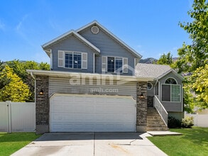 Building Photo - 1384 Fowler Ave